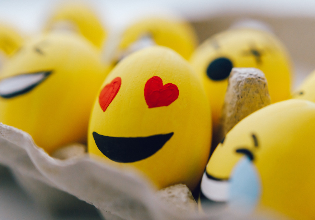 How to Make a Meme on iPhone — Clideo