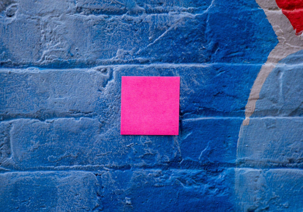 how-to-overlay-gifs-on-videos-clideo