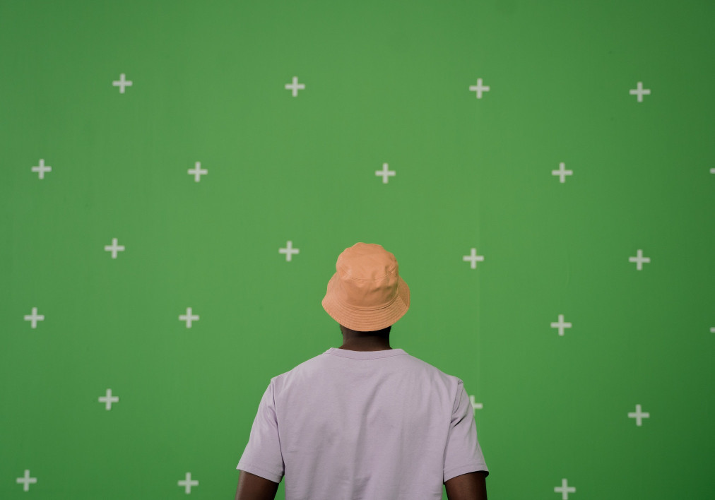 What is Green Screen — Clideo