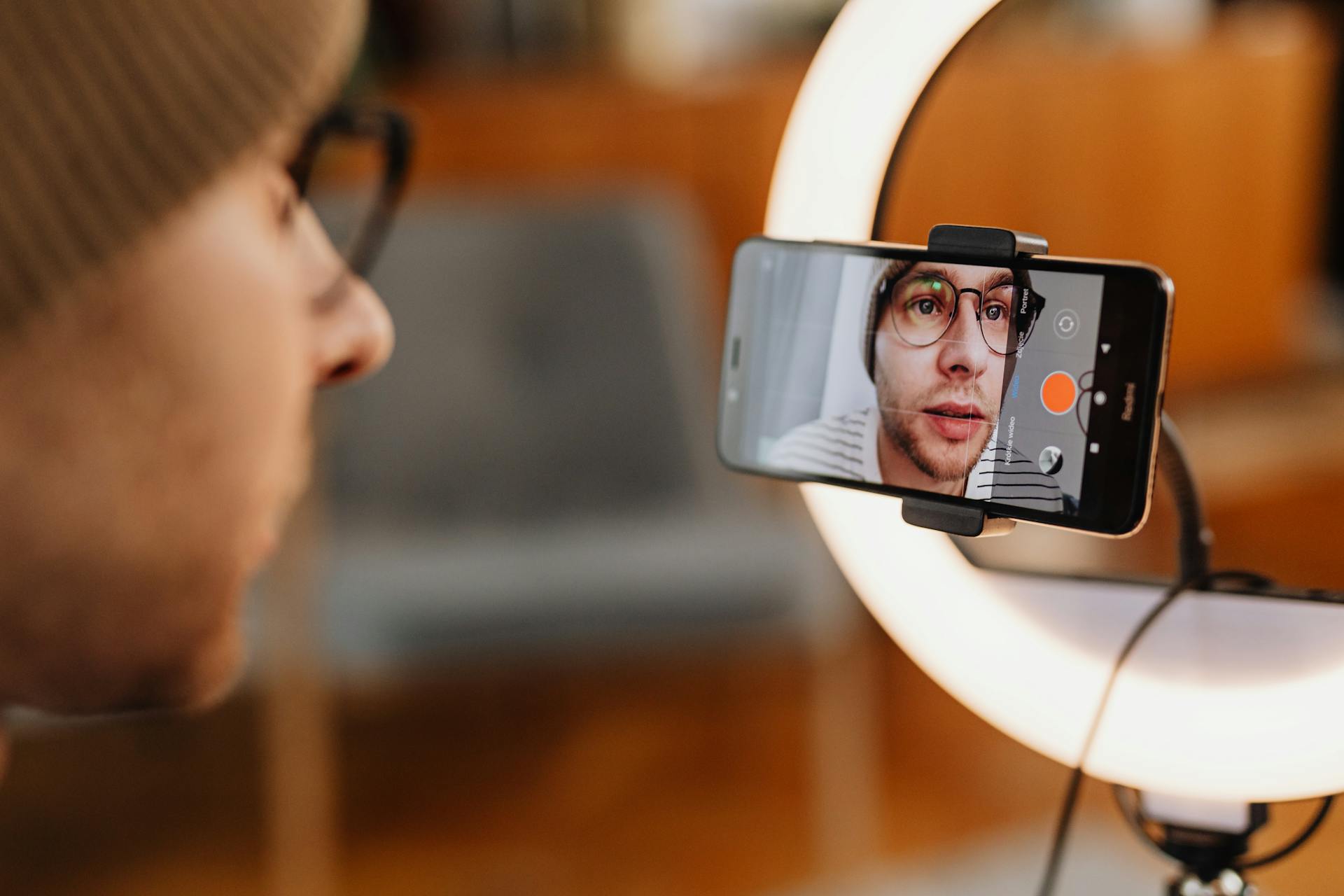 Horizontal video content